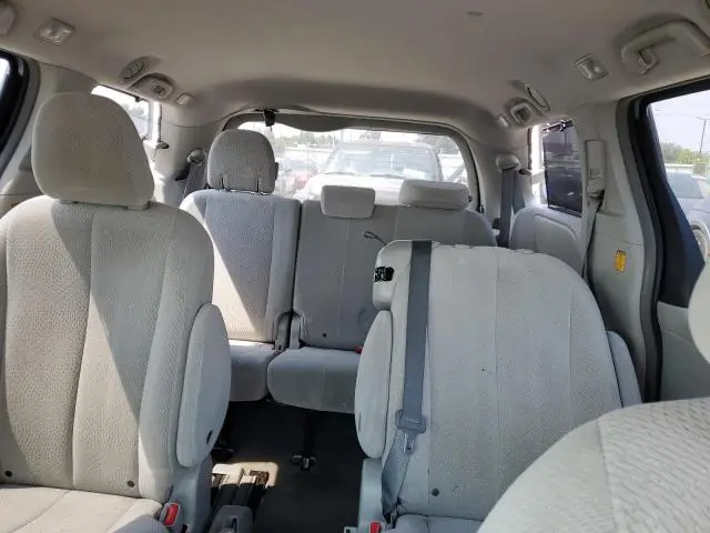 2013 TOYOTA SIENNA LE  