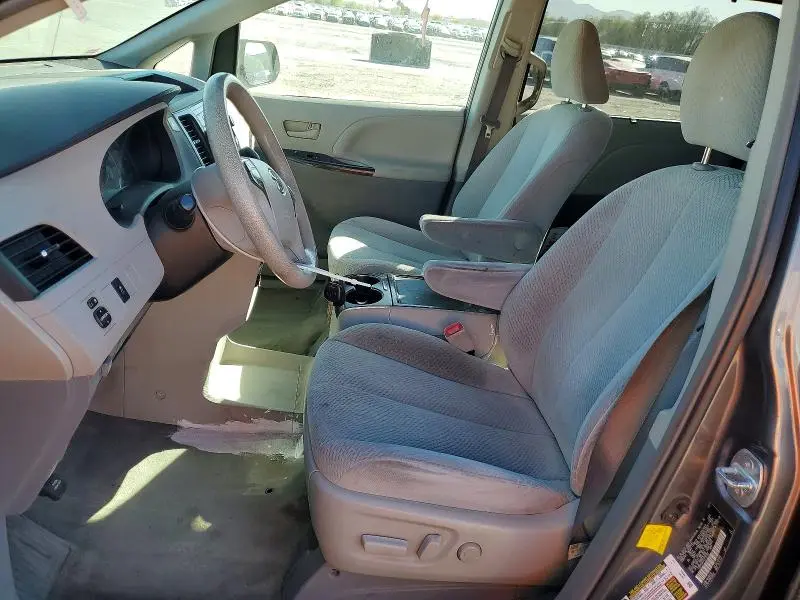 2012 TOYOTA SIENNA LE  