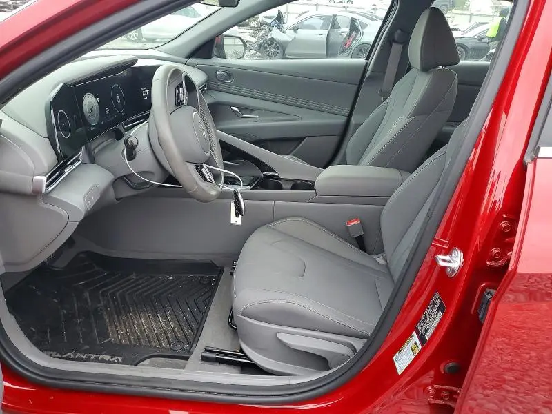 2025 HYUNDAI ELANTRA SEL  