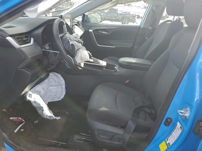 2021 TOYOTA RAV4 XLE  