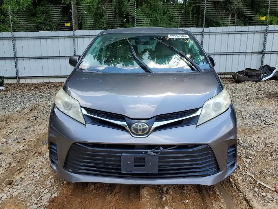 2018 TOYOTA SIENNA LE  
