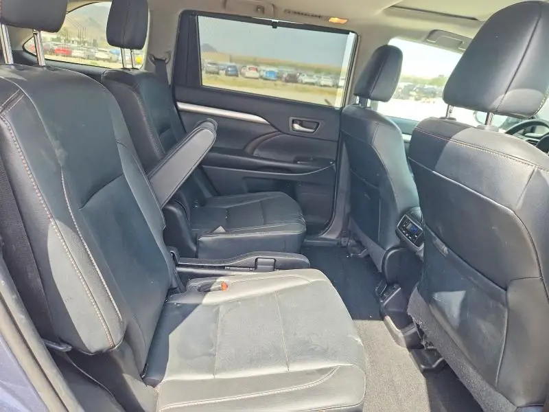 2019 TOYOTA HIGHLANDER XLE  