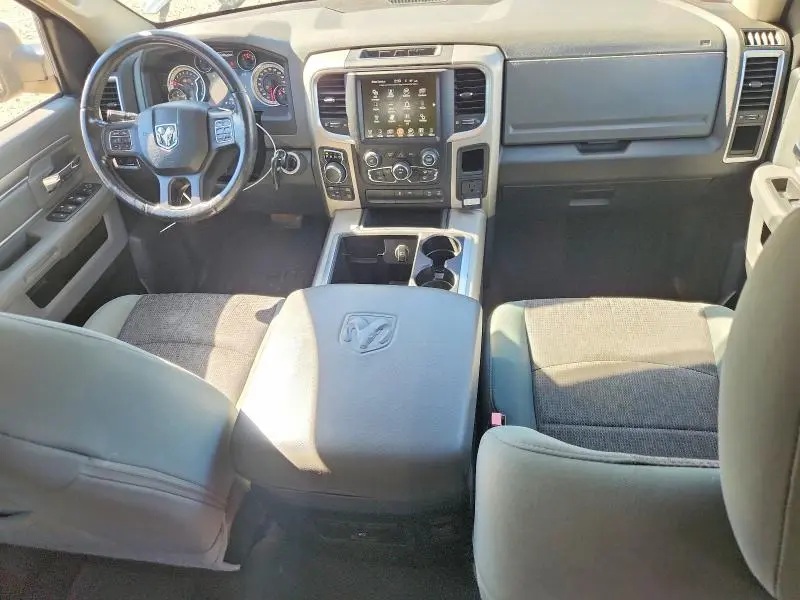 2015 RAM 1500 SLT  