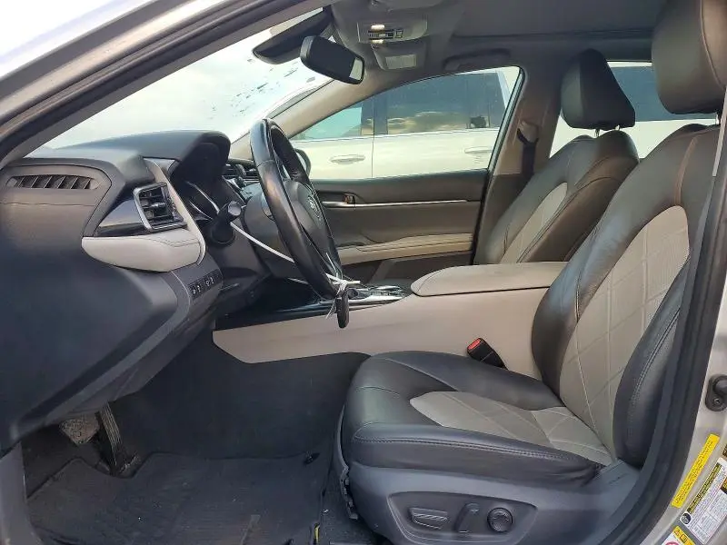 2019 TOYOTA CAMRY XLE  