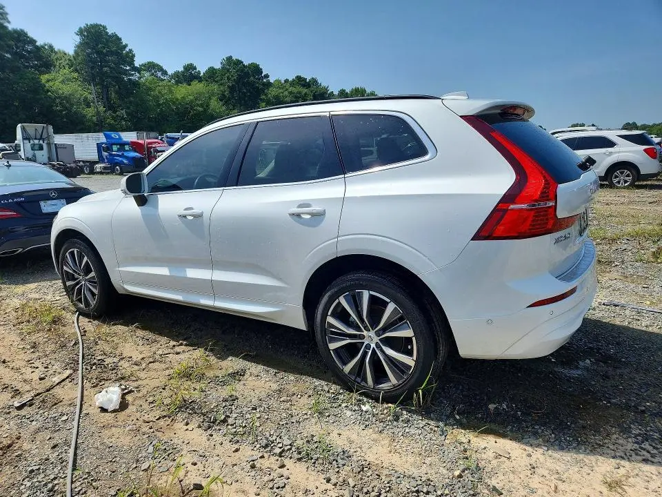 2022 VOLVO XC60 B5 MOMENTUM  
