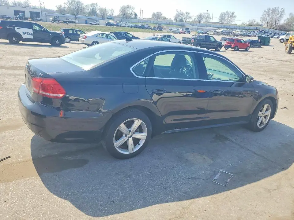 2015 VOLKSWAGEN PASSAT S  