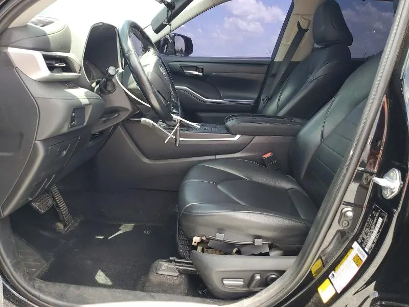 2021 TOYOTA HIGHLANDER XLE  