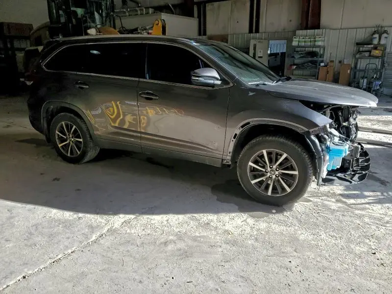 2018 TOYOTA HIGHLANDER SE  