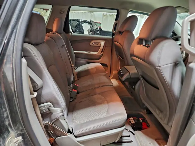 2010 CHEVROLET TRAVERSE LS  