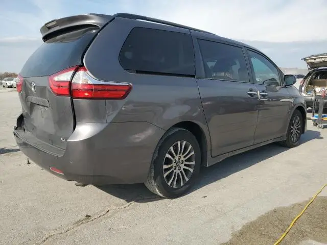 2019 TOYOTA SIENNA XLE  