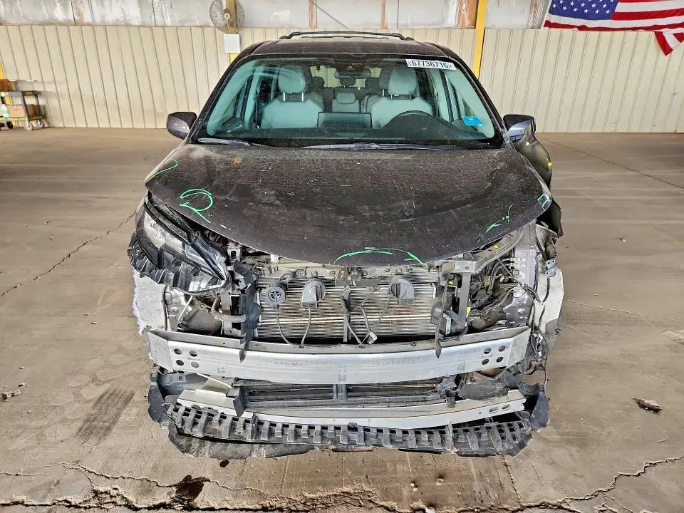 2021 TOYOTA SIENNA LE  