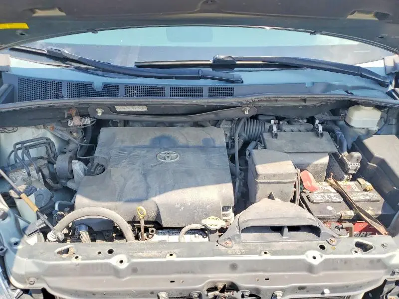 2013 TOYOTA SIENNA LE  