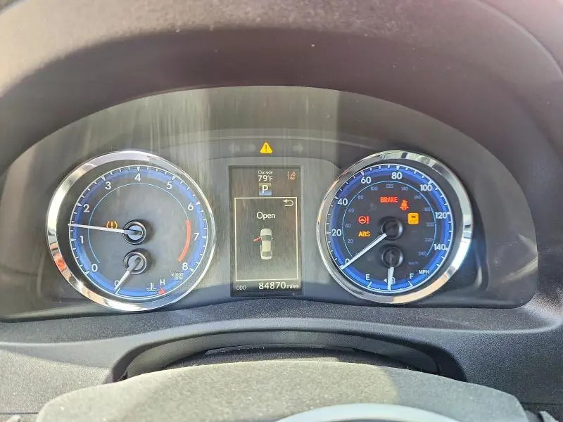 2017 TOYOTA COROLLA SE  