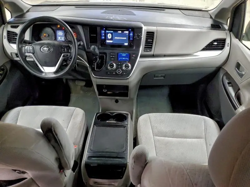 2017 TOYOTA SIENNA LE  
