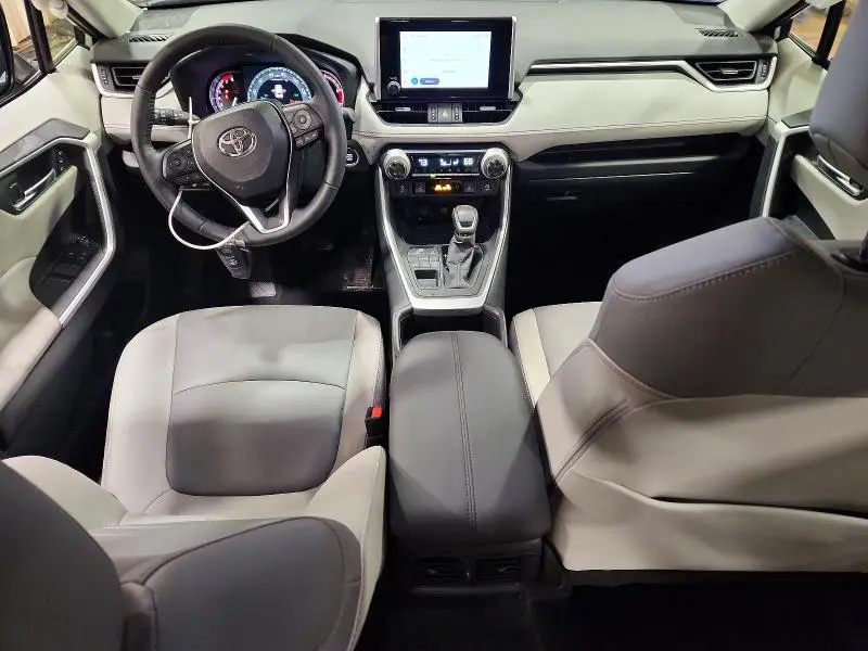 2025 TOYOTA RAV4 XLE PREMIUM  