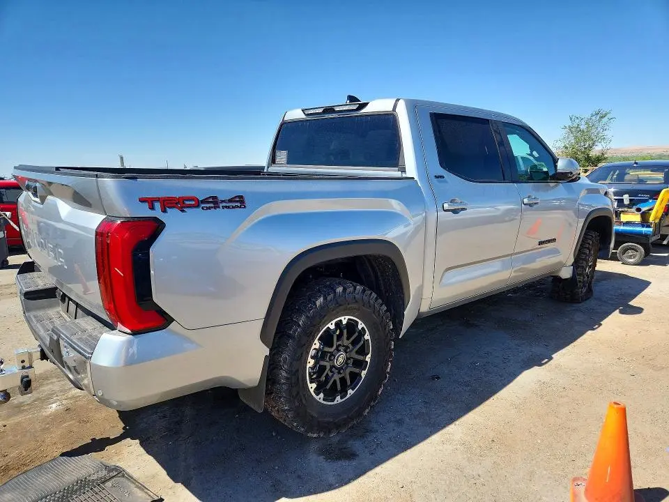2026 TOYOTA TUNDRA SR5  
