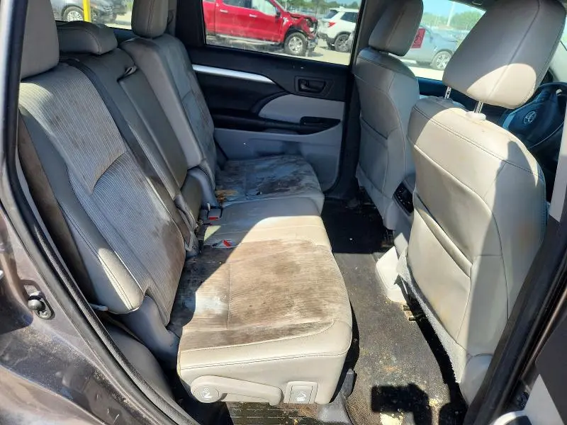 2015 TOYOTA HIGHLANDER LE PLUS  