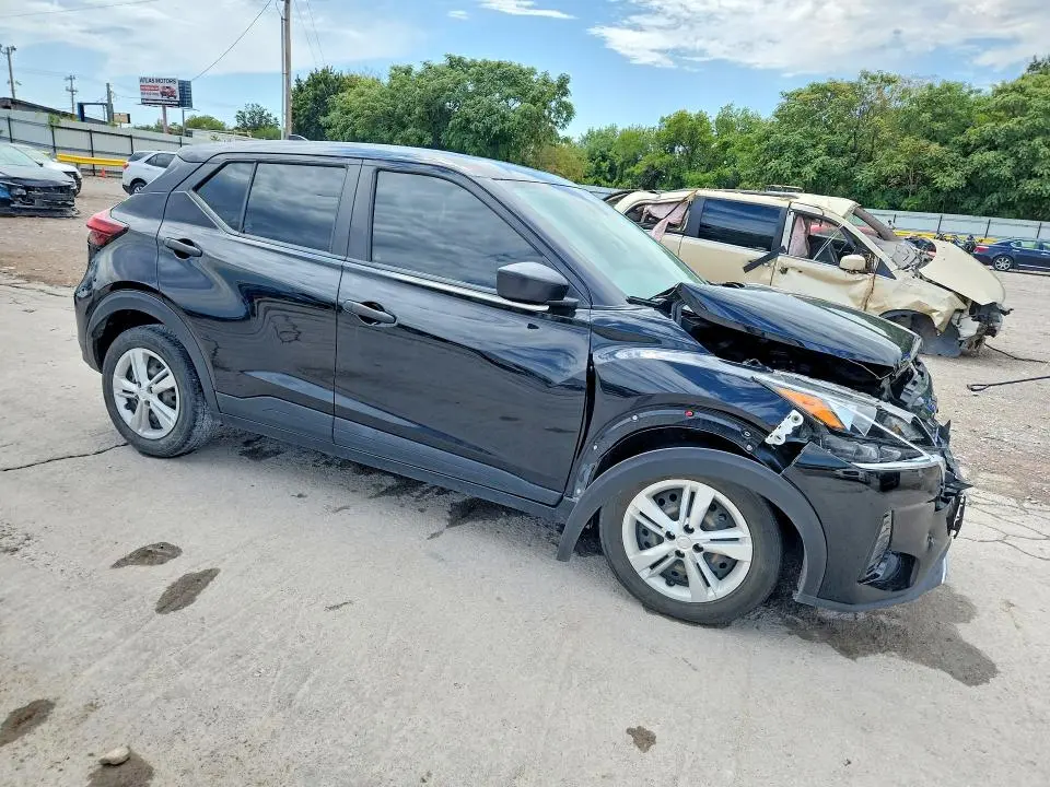 2021 NISSAN KICKS S  