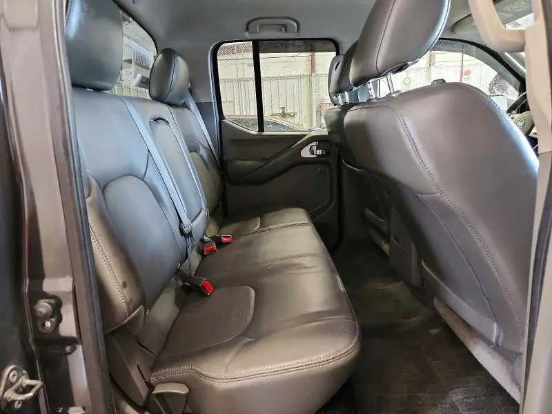 2010 NISSAN FRONTIER SE V6  