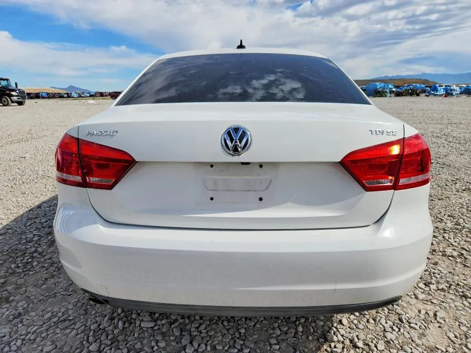 2014 VOLKSWAGEN PASSAT SE  