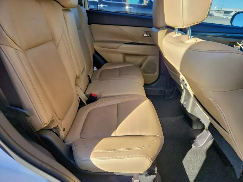 2020 MITSUBISHI OUTLANDER SE  