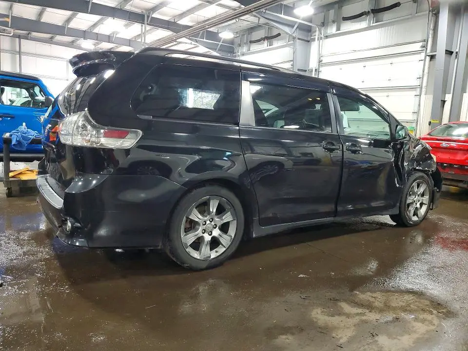2012 TOYOTA SIENNA SE 8-PASSENGER  