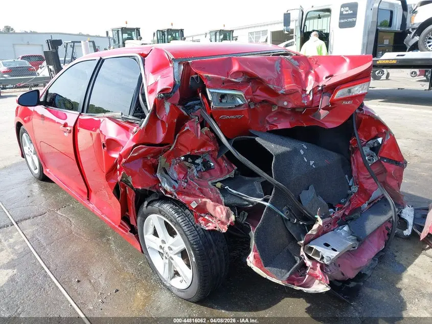 2014 TOYOTA CAMRY SE