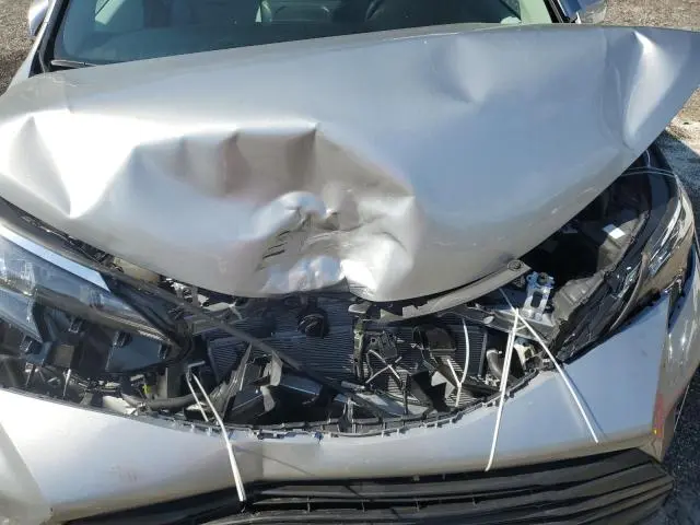 2025 TOYOTA SIENNA LE  