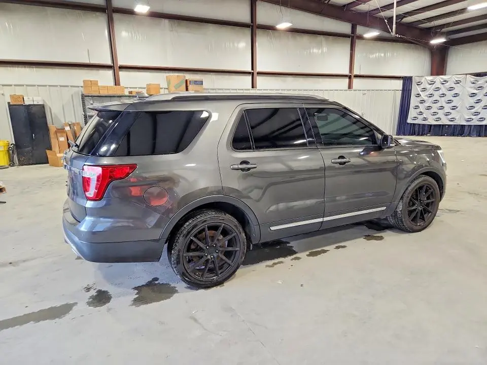2017 FORD EXPLORER XLT  