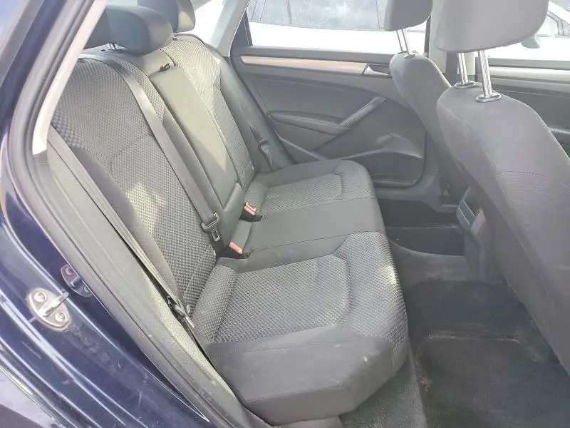 2015 VOLKSWAGEN PASSAT S  