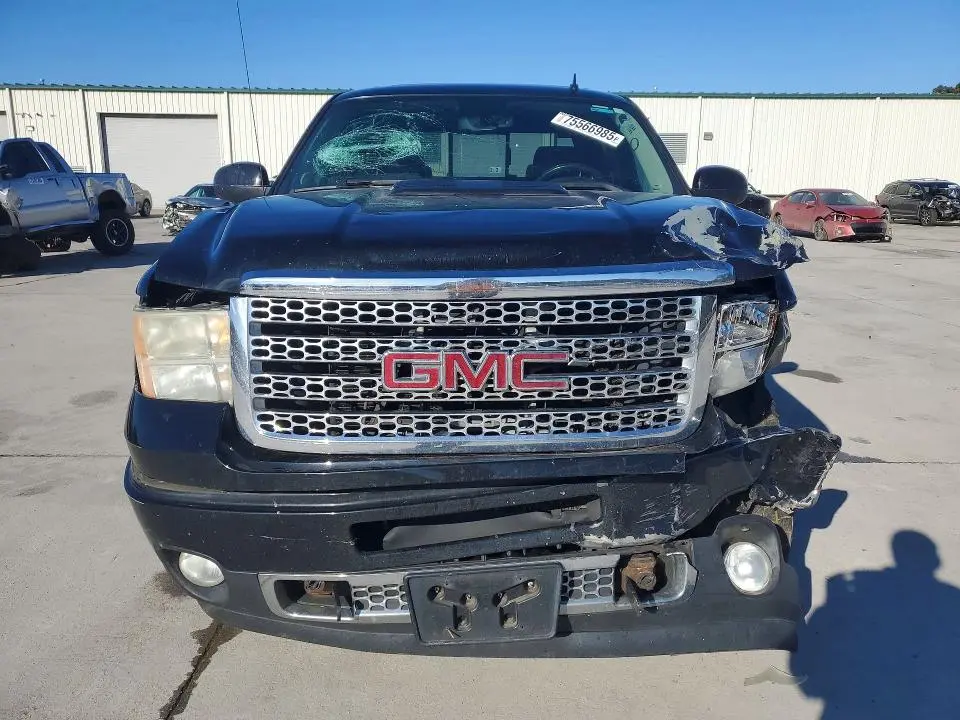 2011 GMC SIERRA K2500 DENALI  