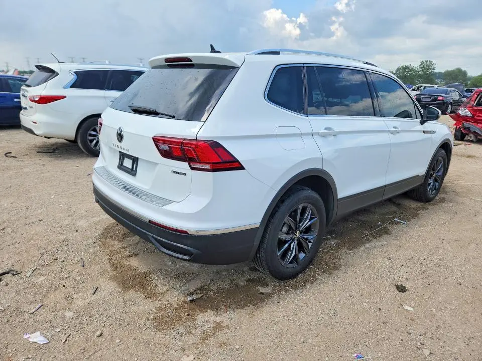 2022 VOLKSWAGEN TIGUAN SE  