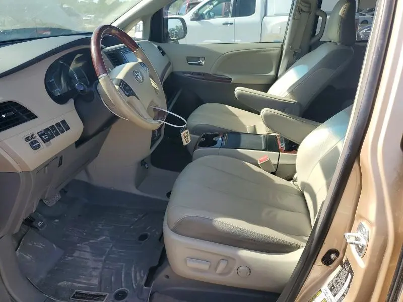 2014 TOYOTA SIENNA LIMITED 7-PASSENGER  