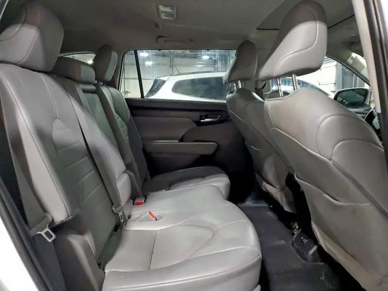 2020 TOYOTA HIGHLANDER HYBRID XLE  