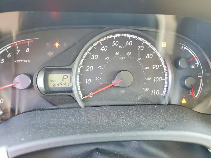 2011 TOYOTA SIENNA LE  