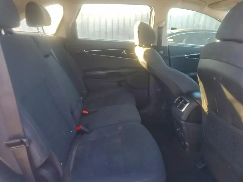 2018 KIA SORENTO LX  