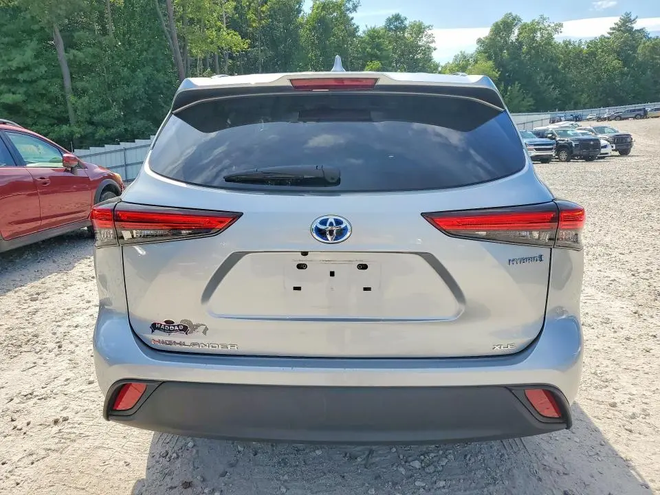 2021 TOYOTA HIGHLANDER HYBRID XLE  