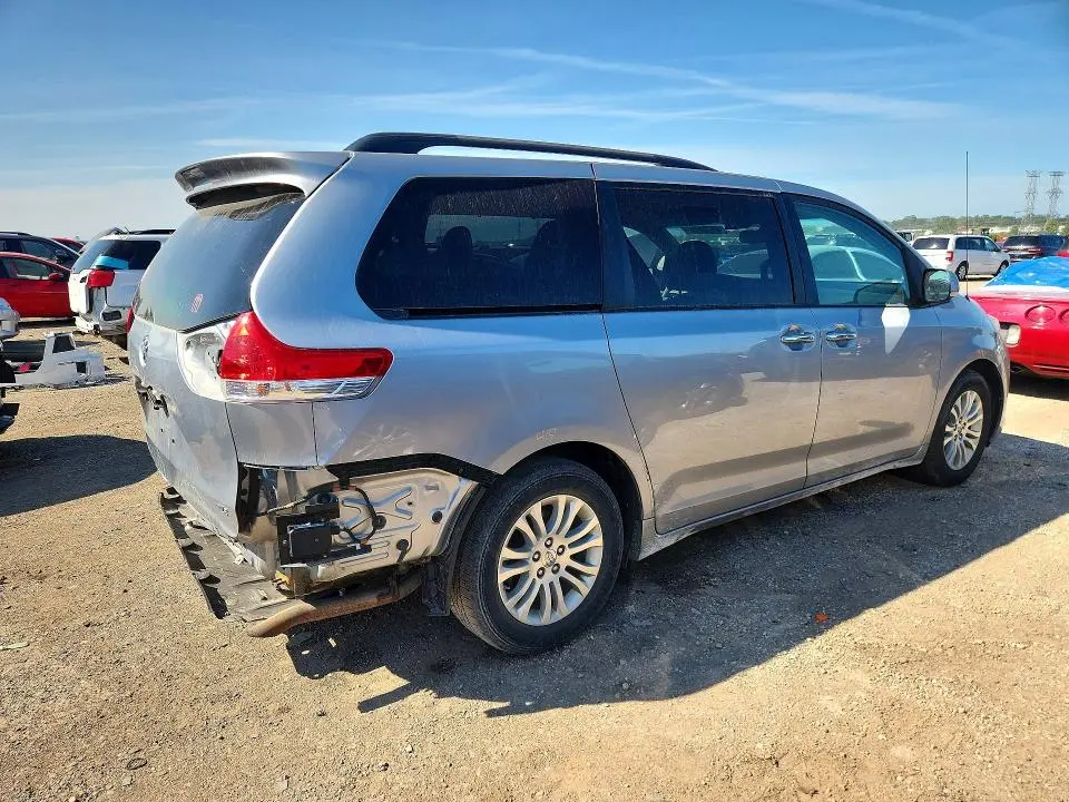 2014 TOYOTA SIENNA XLE 8-PASSENGER  