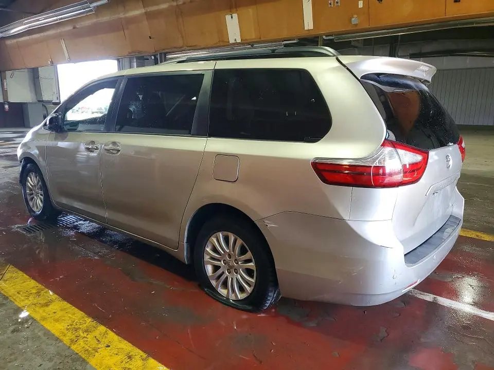 2015 TOYOTA SIENNA XLE 8-PASSENGER  