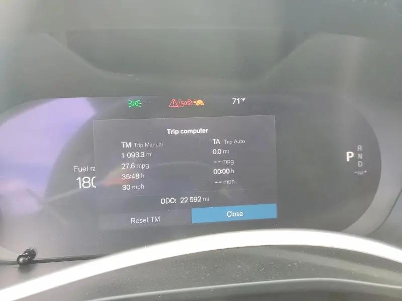 2025 VOLVO XC40 CORE  