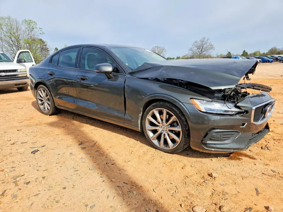 2020 VOLVO S60 T5 MOMENTUM  
