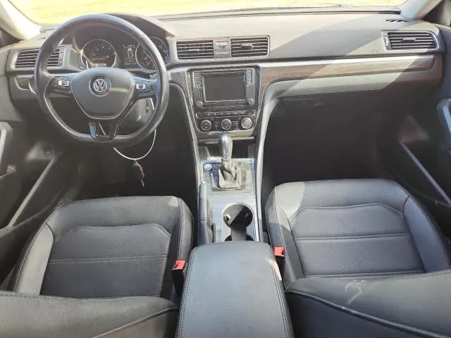 2018 VOLKSWAGEN PASSAT SE