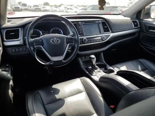 2017 TOYOTA HIGHLANDER SE  