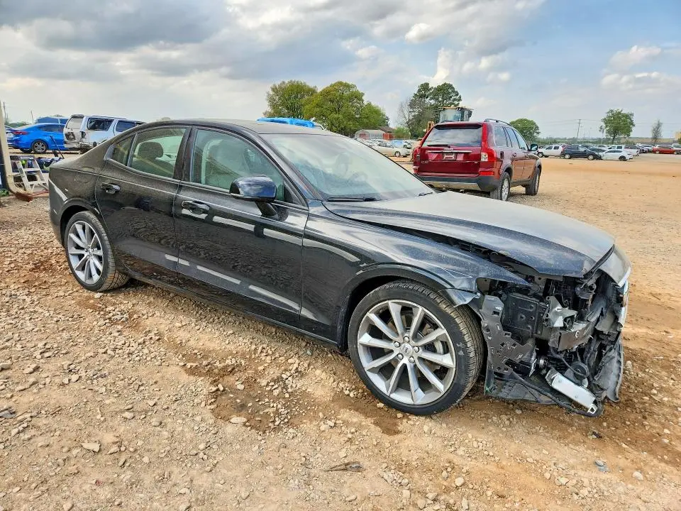 2021 VOLVO S60 T5 MOMENTUM  