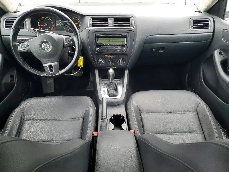 2011 VOLKSWAGEN JETTA SE  