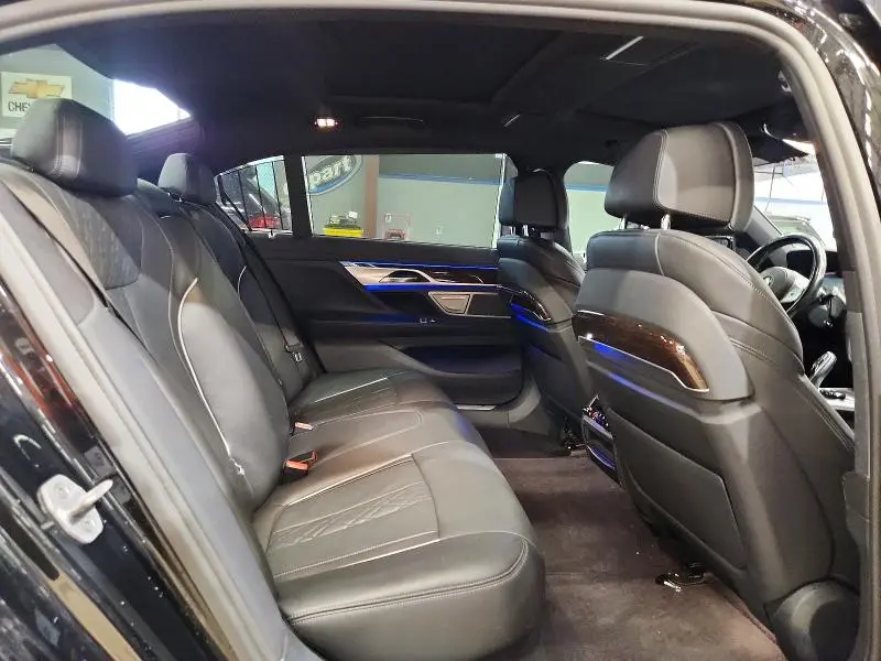2021 BMW 750 XI  