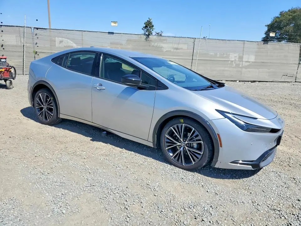 2024 TOYOTA PRIUS XLE  