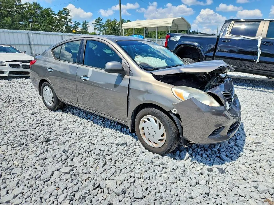 2014 NISSAN VERSA 1.6 SV  