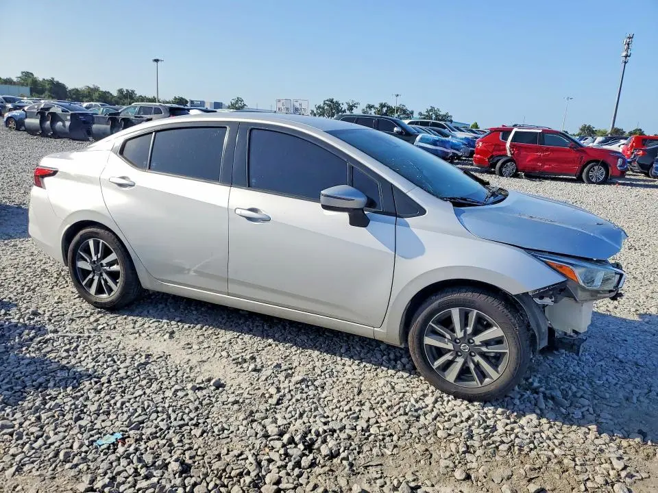 2021 NISSAN VERSA SV  