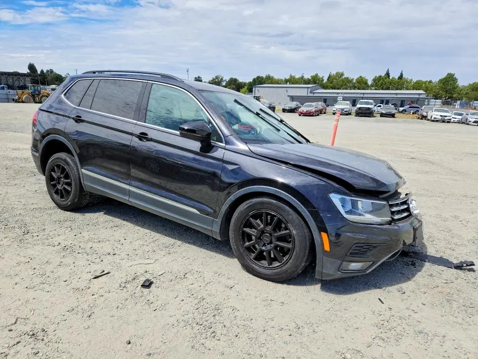2018 VOLKSWAGEN TIGUAN SE  